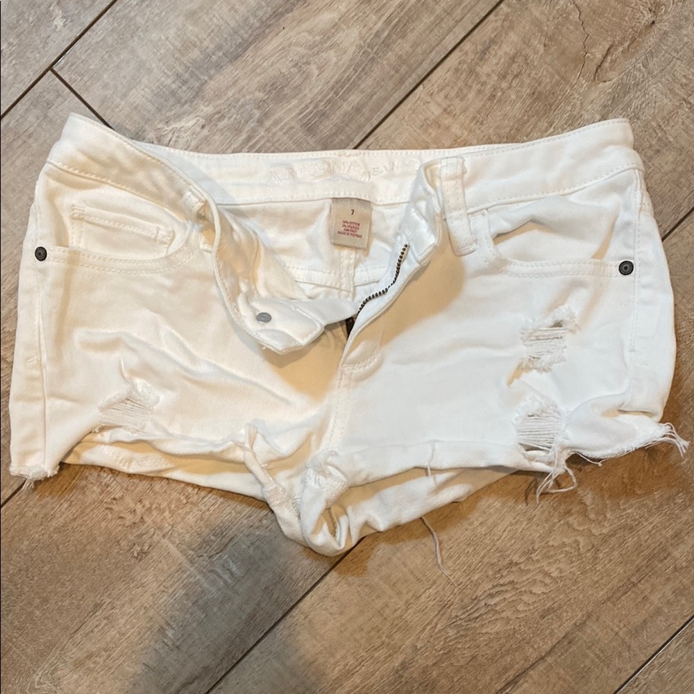 Arizona Jean Co Juniors White Distressed Shorts size 7